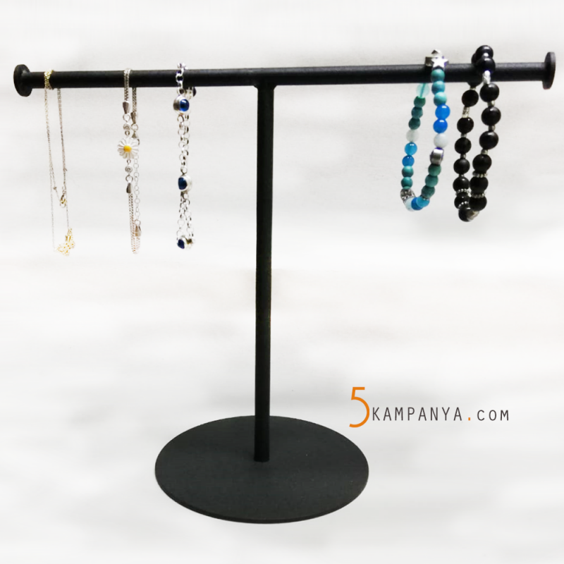 Takı Askılığı, Siyah